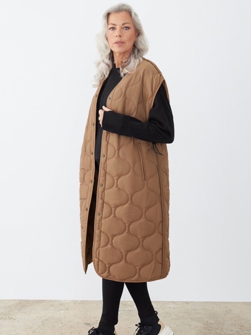GSTQ Mid Length Quilted Vest Brown Color, size Small